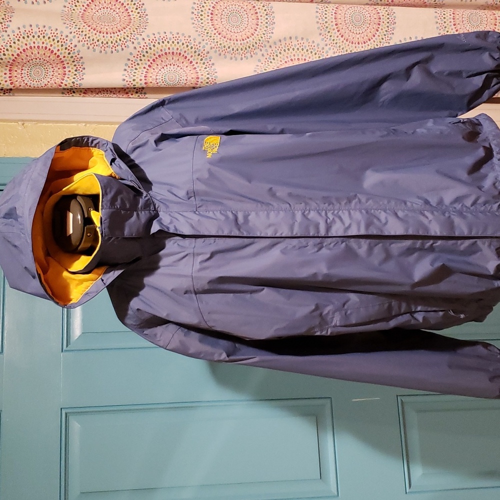 Men's Medium North Face blue rain jacket